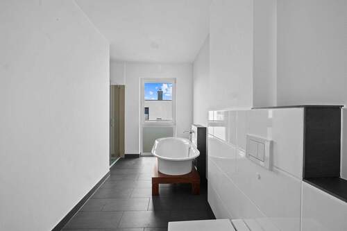 Hochwertig ausgestattetes Badezimmer - 