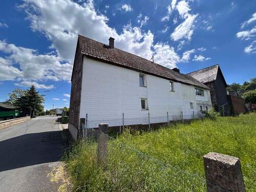 Straßenansicht - 6 Zimmer Einfamilienhaus in Berzhahn