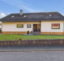 AUF INS FAMILIENGLÜCK! GROßER, VOLL UNTERKELLERTER BUNGALOW IN TOP-LAGE! - Merzig / Besseringen