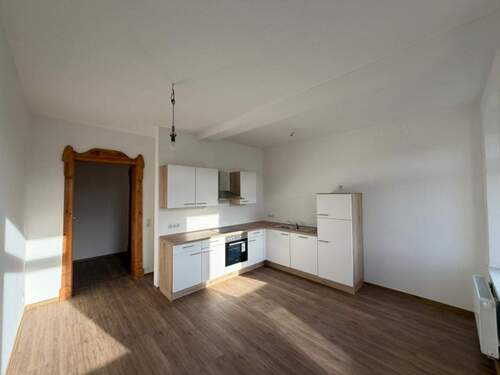 Moderne Küche mit Holzboden - 