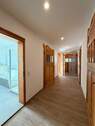 Helle Wohnung mit Holztüren - 