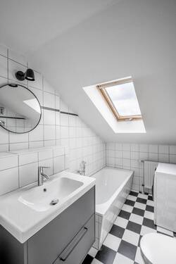 Bad mit Wanne - 