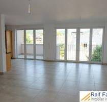 Trier-Zentrum, moderne 2 ZKB mit Einbauküche, Balkon und TG-SP ab sofort zu vermieten.