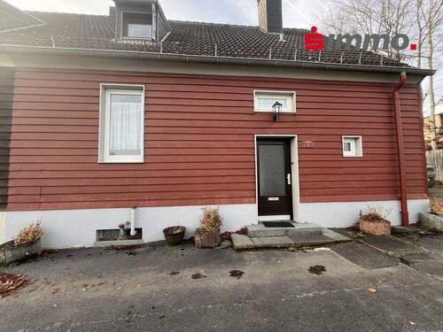 Frontansicht - Einfamilienhaus in Simmerath-Paustenbach mit schönem Garten.