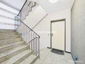 Treppenhaus & Aufzug - 3 Zimmer Etagenwohnung zum Kaufen in Neuss