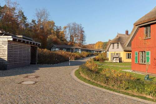 Die private Zufahrt - 3 Zimmer Etagenwohnung zum Kaufen in Putbus