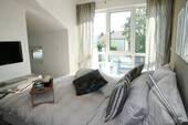 Helles Schlafzimmer mit Ausblick - 
