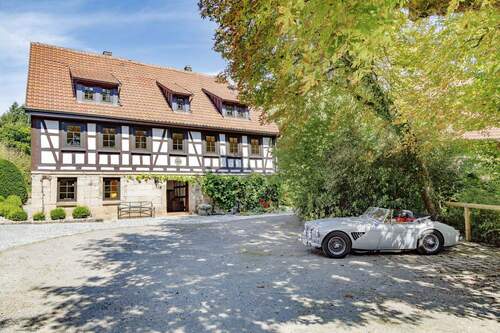 Ansicht - Exklusives Landhaus mit Pool und Pferdeboxen