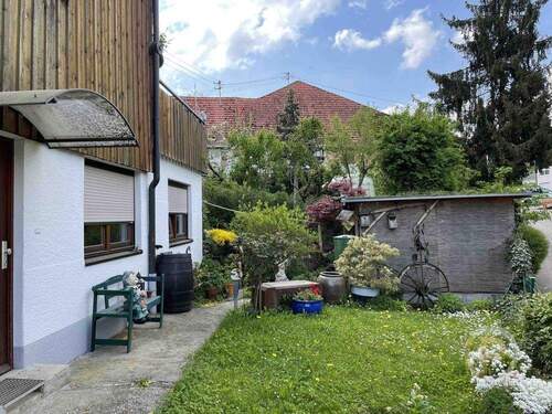 Eingang Einliegerwohnung Vorgarten - 9 Zimmer Mehrfamilienhaus, Wohnhaus zum Kaufen in Waiblingen