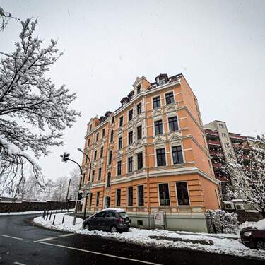 Hausansicht - Charmante 3-Raum-Wohnung in Gründerzeit-Architektur