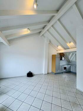 Großer Wohn- und Essbereich - 3 Zimmer Etagenwohnung zur Miete in Böblingen