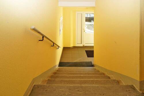 Treppenhaus - 3 Zimmer Etagenwohnung zur Miete in Dresden