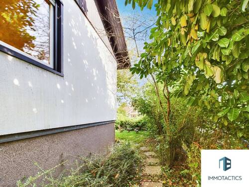 Seitenansicht Richtung Vorgarten - 