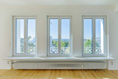 Wohnbereich Einheit 2 - 9 Zimmer Mehrfamilienhaus, Wohnhaus zum Kaufen in Stuttgart