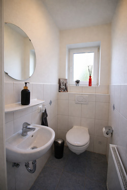 Getrennte WCs rechts - 