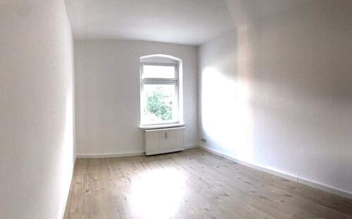 Helles leeres Zimmer - 