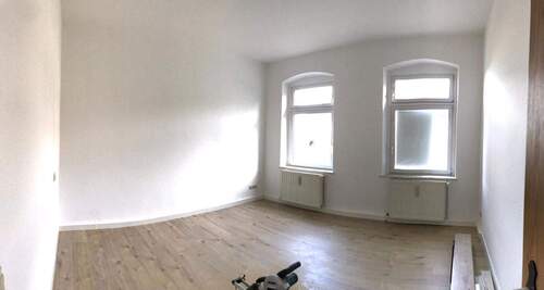 Helles leeres Zimmer - 
