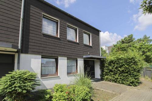 01_Außenansicht - Ihr Familienprojekt mit Zukunft - Gestaltbares Reihenendhaus in Essen-Horst