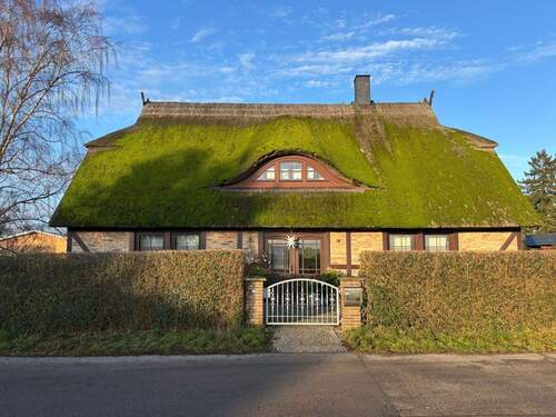 Frontansicht - Einfamilienhaus mit 215,00 m&sup2; in Weitenhagen zum Kaufen