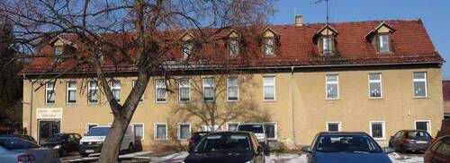 Schule-Ansicht vorn_geschnitten.JPG - Umbau und Sanierung einer ehemaligen Schule & Mehrfamilienhaus
