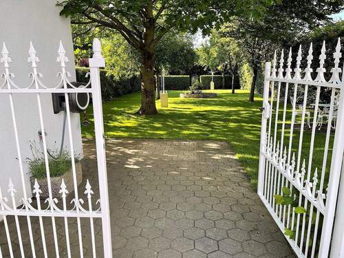 Blick in den Garten - 1 Zimmer Mehrfamilienhaus, Wohnhaus zum Kaufen in Dortmund