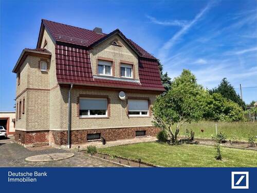 Hausansicht - Viel Platz innen & außen - Ihr neues Zuhause mit großem Grundstück