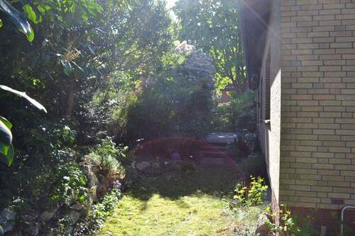 Blick von hinten zur Terasse - 