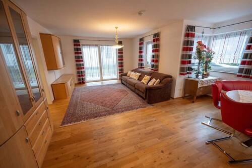 Wohn- / Eszimmer - Barrierefreie 2-Zimmerwohnung mit Einbauküche & Stellplatz