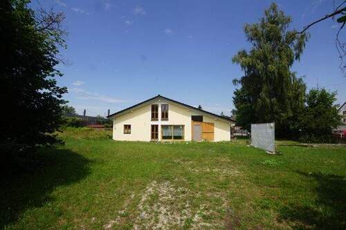 Grundstück mit EFH - Lukratives Baugrundstück mit Baugenehmigung für 4 RH und Bestands-EFH in München-UntermenzingAllach