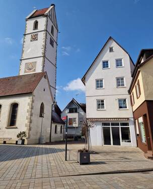 Frontansicht von Süden - 7 Zimmer Mehrfamilienhaus, Wohnhaus zum Kaufen in Mengen