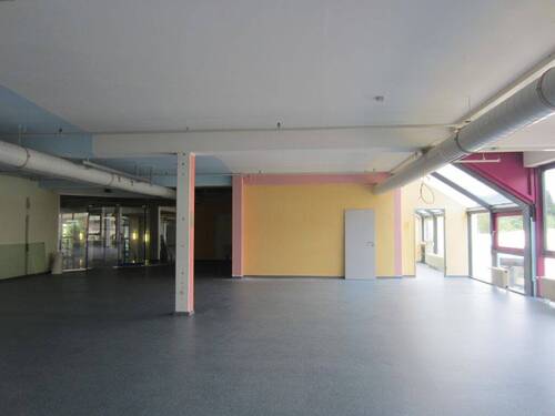 Verkaufsfläche - *Großzügige und helle Gewerbefläche im Zentrum*
