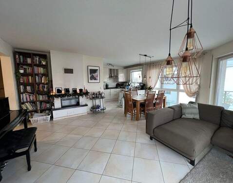 offener Wohn- Essbereich - 4 Zimmer Etagenwohnung in Hattersheim