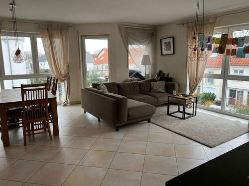 lichtdurchflutetes Wohnzimmer - Etagenwohnung mit 103,30 m&sup2; in Hattersheim zum Kaufen