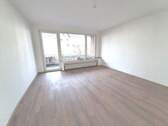 Wohnzimmer - 3 Zimmer Etagenwohnung zur Miete in Duisburg
