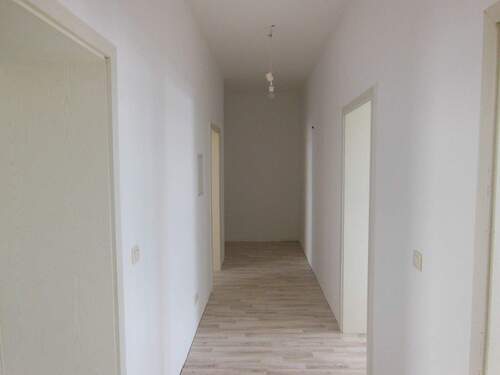 Flur - Etagenwohnung mit 66,60 m² in Halle (Saale) zur Miete