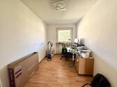 Kinderzimmer/ Büro - 
