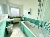 Tageslichtbad mit Wanne - 