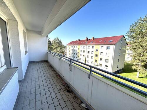 Loggia/ Balkon - Etagenwohnung mit 73,50 m&sup2; in Hemmingen zum Kaufen