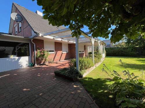 Terrasse und Überdachung (3) - TOP Grundriss Ruhige LAGE Kleiner Familientraum in Varel, machen Sie es zu Ihrer Familienbase!
