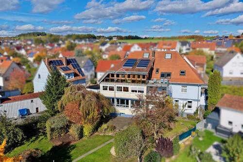 Blcik auf Seminar- und Gästehaus - Einzigartiges Seminarhaus mit geschmackvoll angelegtem großem Garten und viel Potential