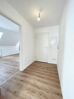 Eingangsbereich - Lichtdurchflutete 3-Zimmer-Dachgeschosswohnung mit Charme und Komfort in der Innenstadt