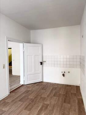 Helle Küche mit Fliesen - 