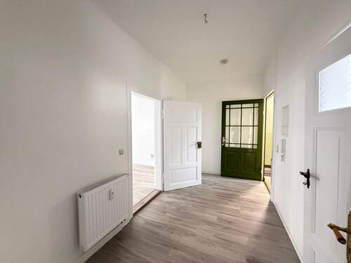 Helle Wohnung mit Flur - 