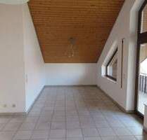 Gepflegte 2,5 Zimmer -DG-Wohnung mit Balkon und EBK in Pforzheim