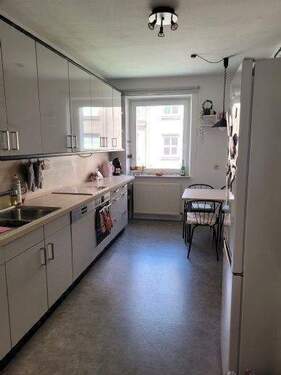 Geräumige Küche mit Platz für Essecke ähnlich - 2 Zimmer Etagenwohnung in Nürnberg