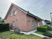 Hausansicht Vorderseite - 5 Zimmer Einfamilienhaus zum Kaufen in Grevenbroich