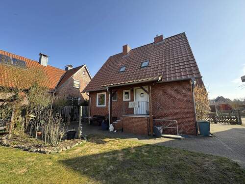 Blick vom Garten / Eingangsbereich - 6 Zimmer Einfamilienhaus zum Kaufen in Dannenberg