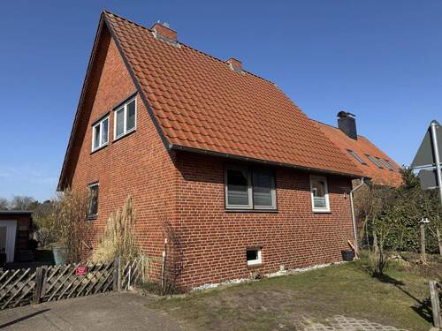 Blick von der Straße - Einfamilienhaus mit 102,20 m&sup2; in Dannenberg zum Kaufen