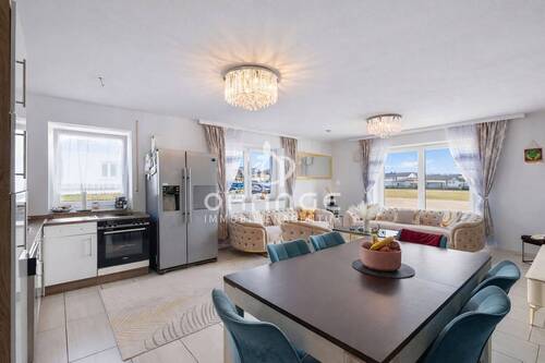 Wohnzimmer - 4 Zimmer Etagenwohnung zum Kaufen in Burglengenfeld