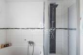 Badewanne und Dusche - 